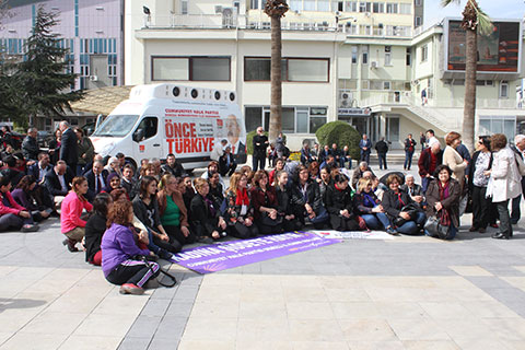 CHP’LİLER ÖZGECAN YASASI İÇİN EYLEM YAPTI