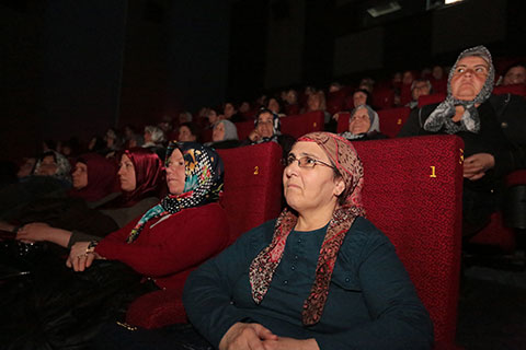 Denizli’de 140 kadın ilk kez sinemaya gitti