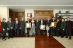 2 gazi 1 şehit yakınına Devlet Övünç Madalyası