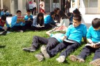 Meydanda kitap okuma etkinliği