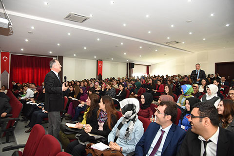 Aday öğretmenler kamu dersi
