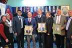Fotoğraflarını tepsiye işlediler