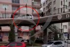 Yaya üst geçidinden otomobille geçti