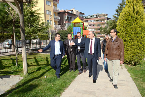 Başkan Gürlesin parkta