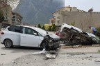 Minibüs ile otomobil çarpıştı: 2 yaralı