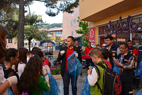 Yeniden yeşil Buldan için çöp topladılar