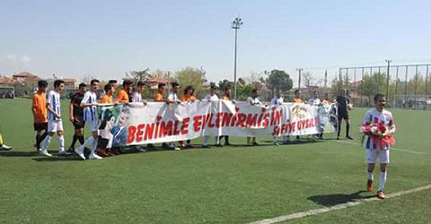 denizli-futbolcu-evlilik-teklifi-2