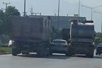 Otomobil iki TIR’ın arasında kaldı