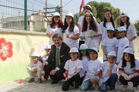 Genç gönüllüler minik yüreklerle buluştu