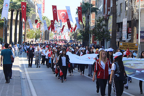 Gençler bayramını kutluyor