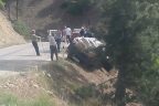 Halatla uçurumun kıyısında tuttular