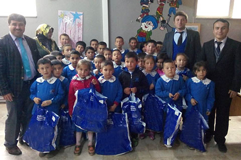 Kaymakam’dan 240 öğrenciye erken karne hediyesi
