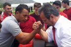 Başkan’ın gençlerle bilek güreşi