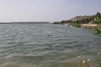 Polisten yüzerek kaçmaya çalıştı