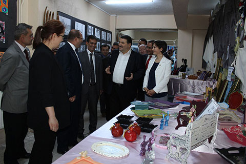 Hükümlü ve tutukluların eserleri sergilendi