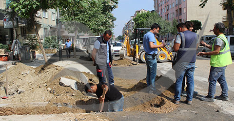 denizli-karaman-deski-ekipleri-dogal-gaz-borusunu-patlatti-1