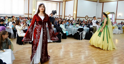 denizli-kiz-meslek-lisesi-defile-ic-1