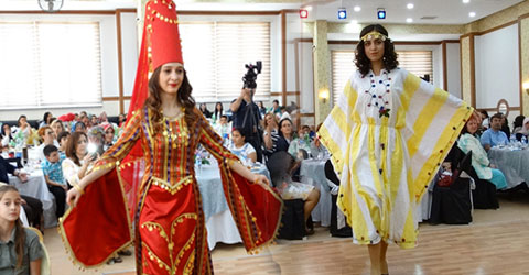 denizli-kiz-meslek-lisesi-defile-ic-3