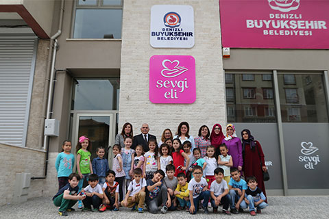 Sevgi Eli, öğrencileri ağırladı