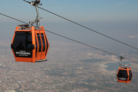 Şiddetli rüzgar nedeniyle teleferik seferleri durduruldu