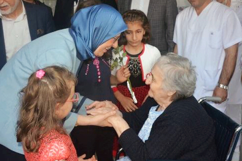 6.896 kişiye evde bakım hizmeti