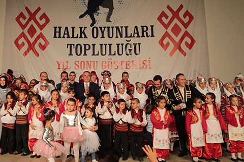 Halk Oyunları Topluluğu’ndan gösteri