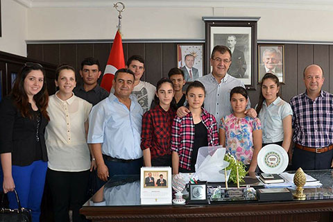 Öğrencilerden başkana teşekkür ziyareti