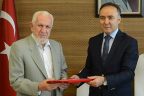 Vali Altıparmak ilk protokolü imzaladı