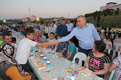 Ak Vadi’ye kapalı yüzme havuzu