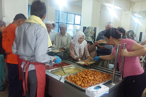 Gönül sofrasını vatandaşlar kuruyor