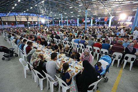 Büyükşehir’den Anafartalar’da iftar sofrası