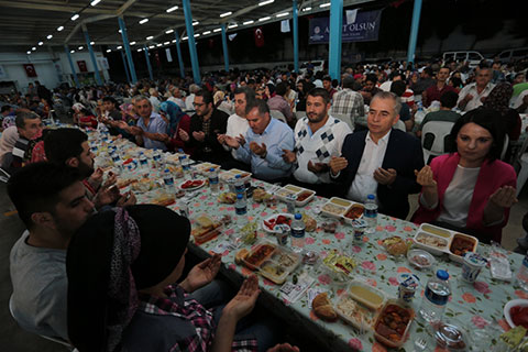 İftar buluşması Kayıhan’da