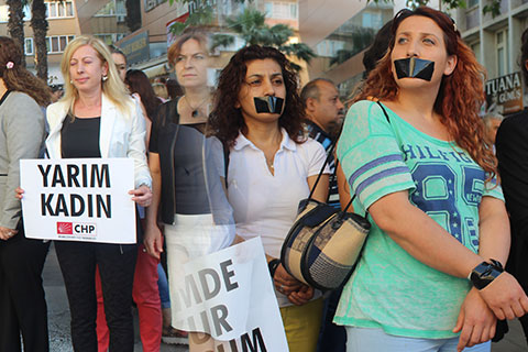 CHP’li kadınların “Yarım kadın” tepkisi