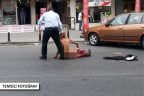 Yakalanınca soyunmaya başladılar