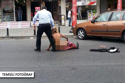 Yakalanınca soyunmaya başladılar