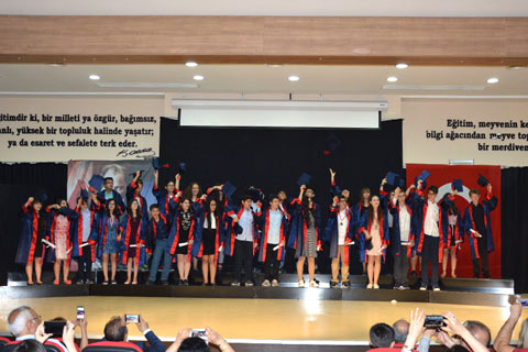 Final’de mezuniyet coşkusu