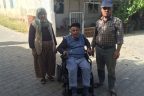 Yıllardır beklediği tekerlekli sandalye kapısına geldi