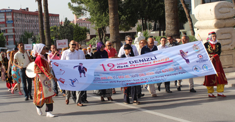 denizli-halk-oyunlari-senligi-14-il-gelen-cocuklar-İC-1