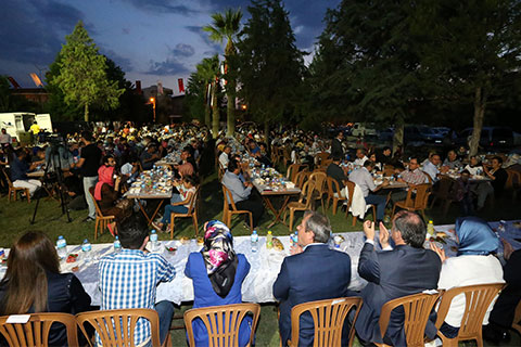 Gürlesin AK Partilileri yemekte buluşturdu