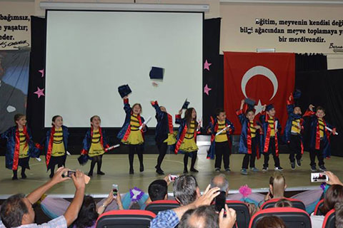 Final’in minikleri mezun oldu