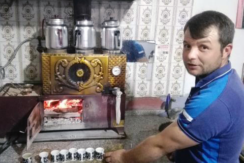 Tasarruf için odun yaktı, kaliteyi yakaladı