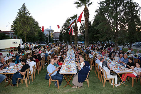 Gürlesin, şehit aileleri ve gazilerle iftar yaptı