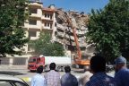 30 yıllık bina yerle bir oldu