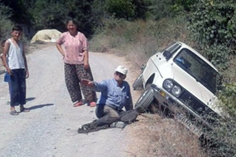 Telefonla konuşuyordu…