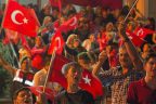 Babadağlılar ıslandı, nöbeti bırakmadı