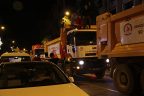 BELEDİYE KAMYONLARI TUGAYA YÖNELDİ