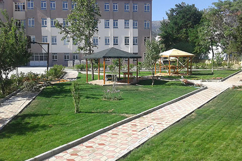 Çardak’ta lise bahçesine düzenleme