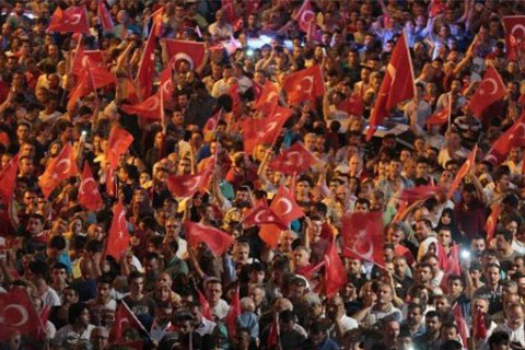 Demokrasi nöbetine katıldılar ama…