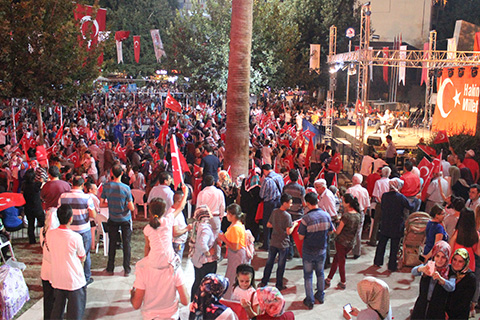 Denizli demokrasi nöbetinde