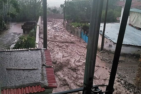 Aşağıdağdere’yi sel aldı